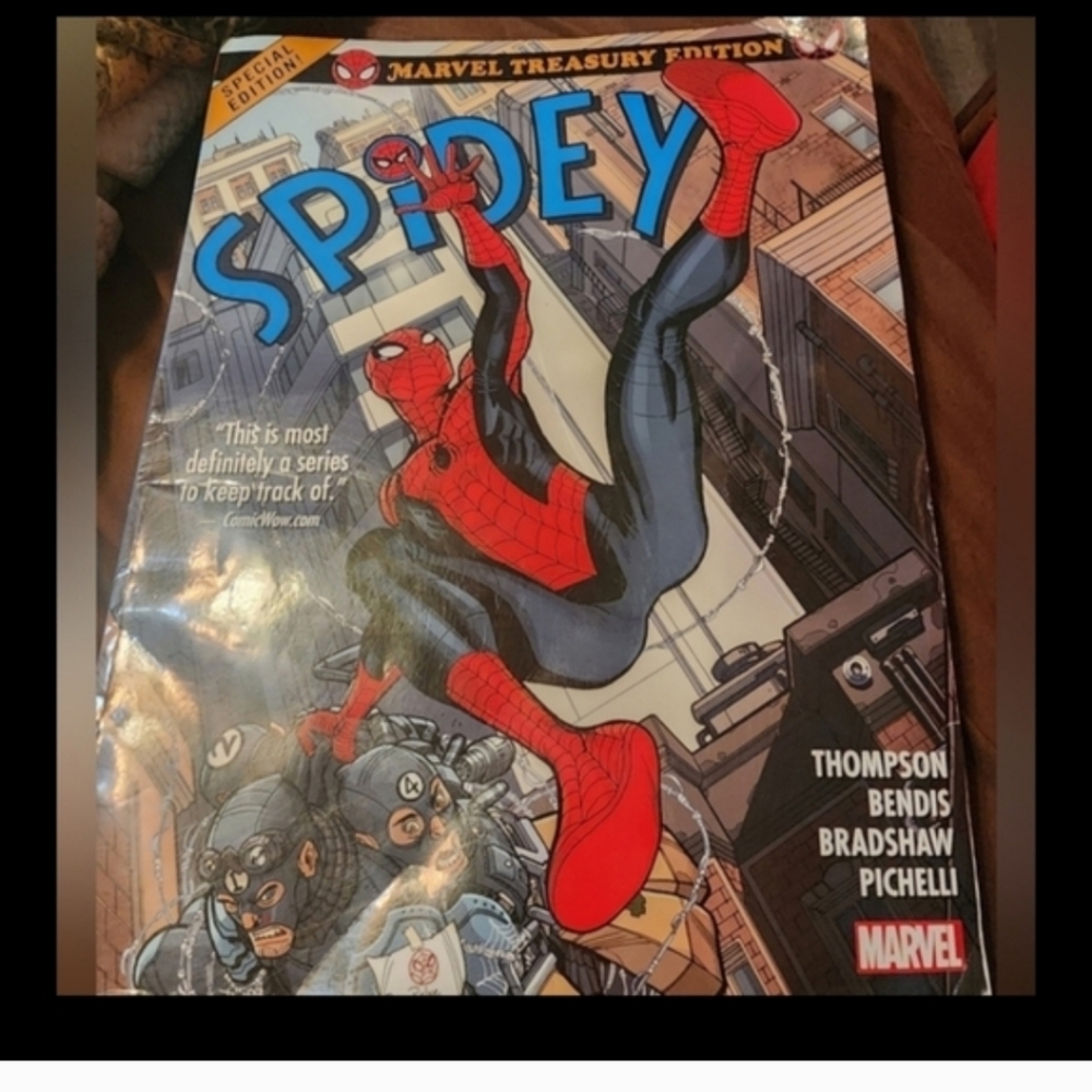5 Comics - Picture 3 of 7